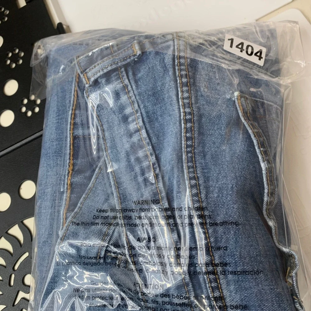 Levis measurements waist